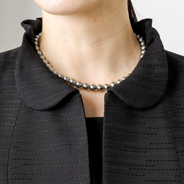 絽素材で仕立てたフリル襟の夏用アンサンブル 13号・ブラック｜東京