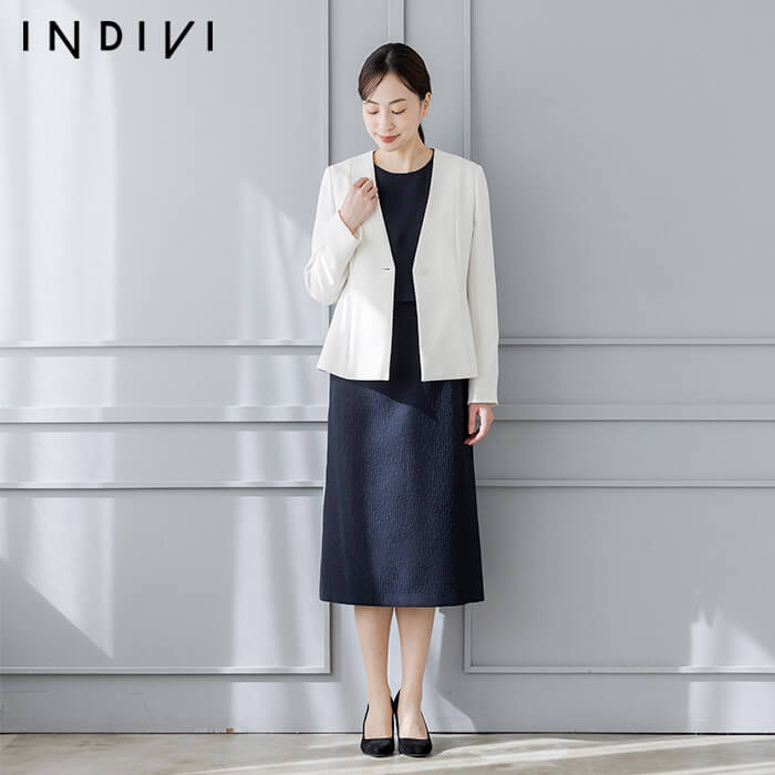 シャープなⅤカットの洗練ジャケット 9号・オフホワイト｜東京