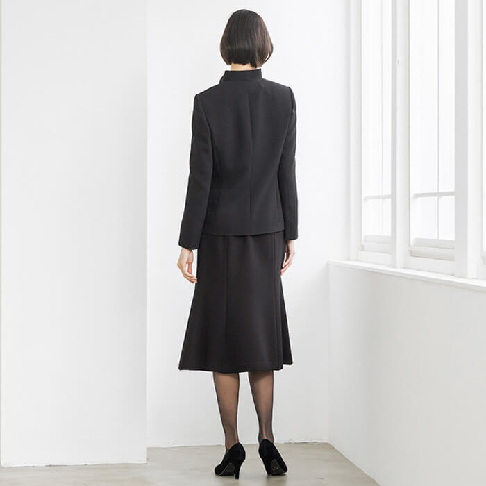 立体的なスタンドカラージャケット 17号・ブラック｜東京ソワール