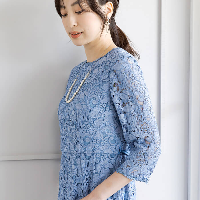 華やかな総レースのワンピース 9号・スカイブルー｜東京ソワール