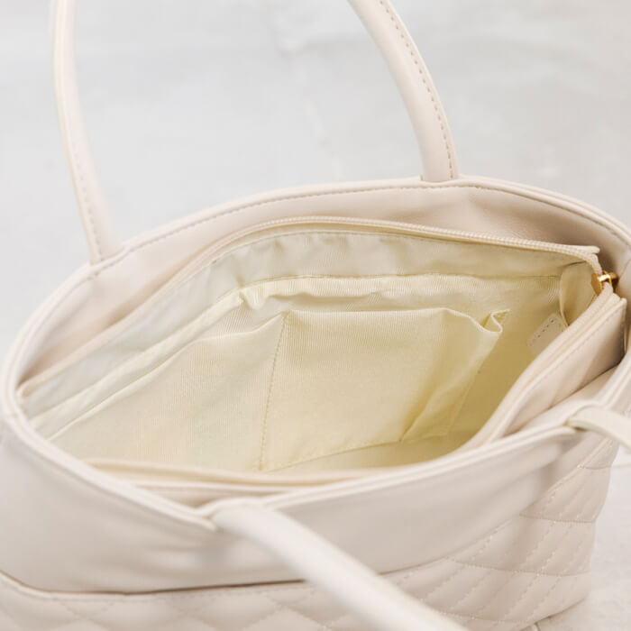 キルティングデザインのフォーマルバッグ ・オフホワイト｜東京