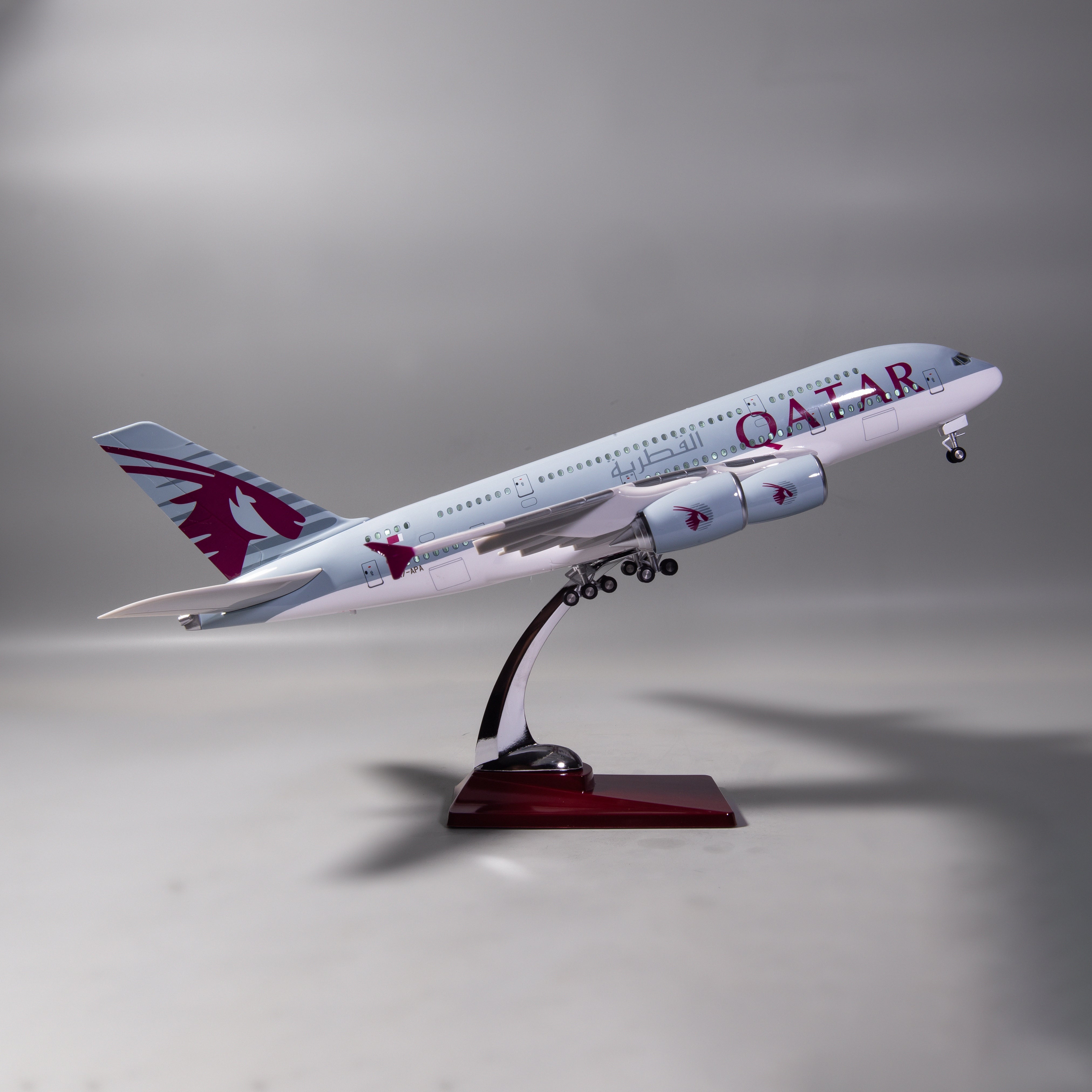 Airbus A380 Qatar 1:160 – 47 cm / 18.5 in – Opening Interior