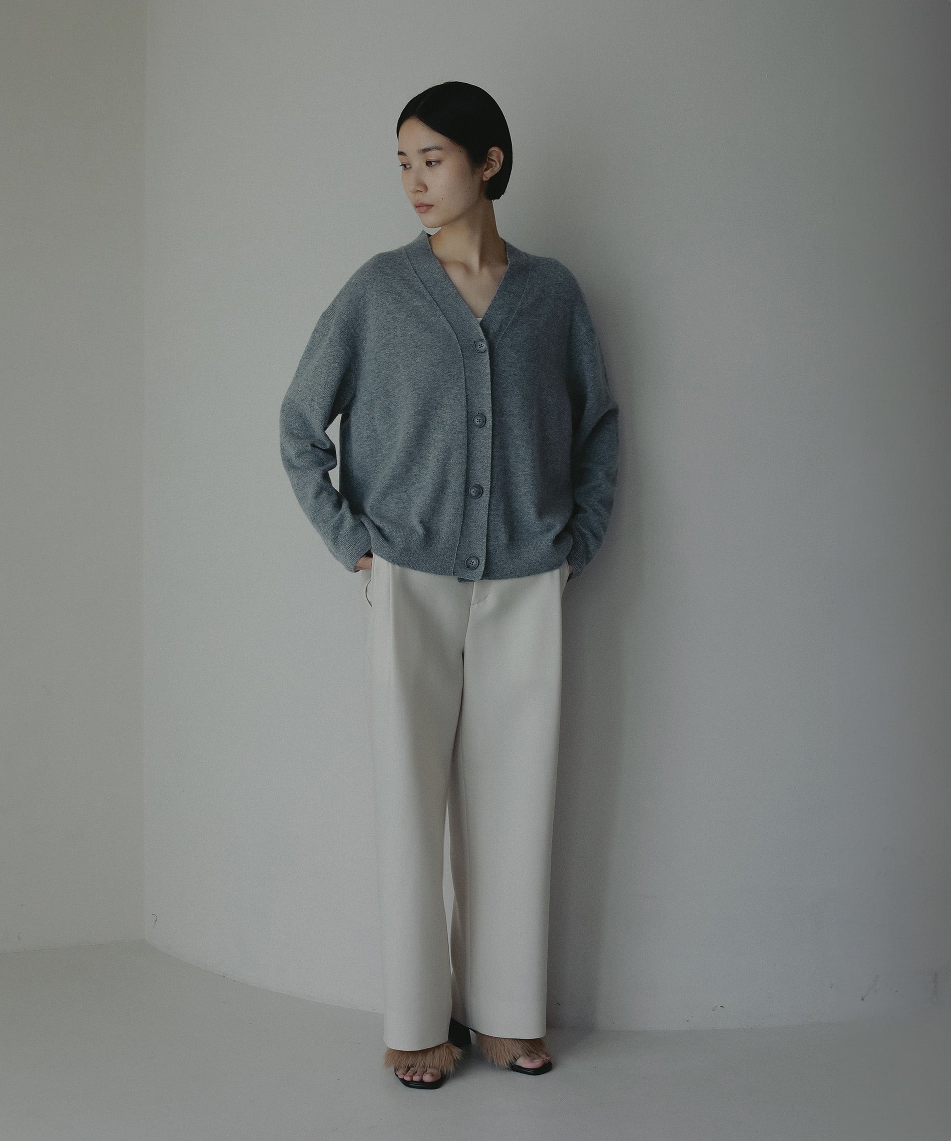 カシミヤVネックカーディガン – FACE SANS FARD