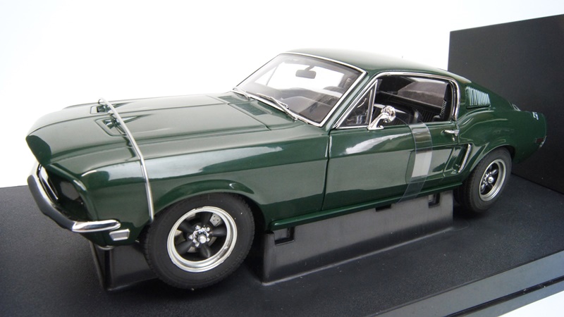 1/18オートアート 72811 フォード マスタング GT 390 スティーブ