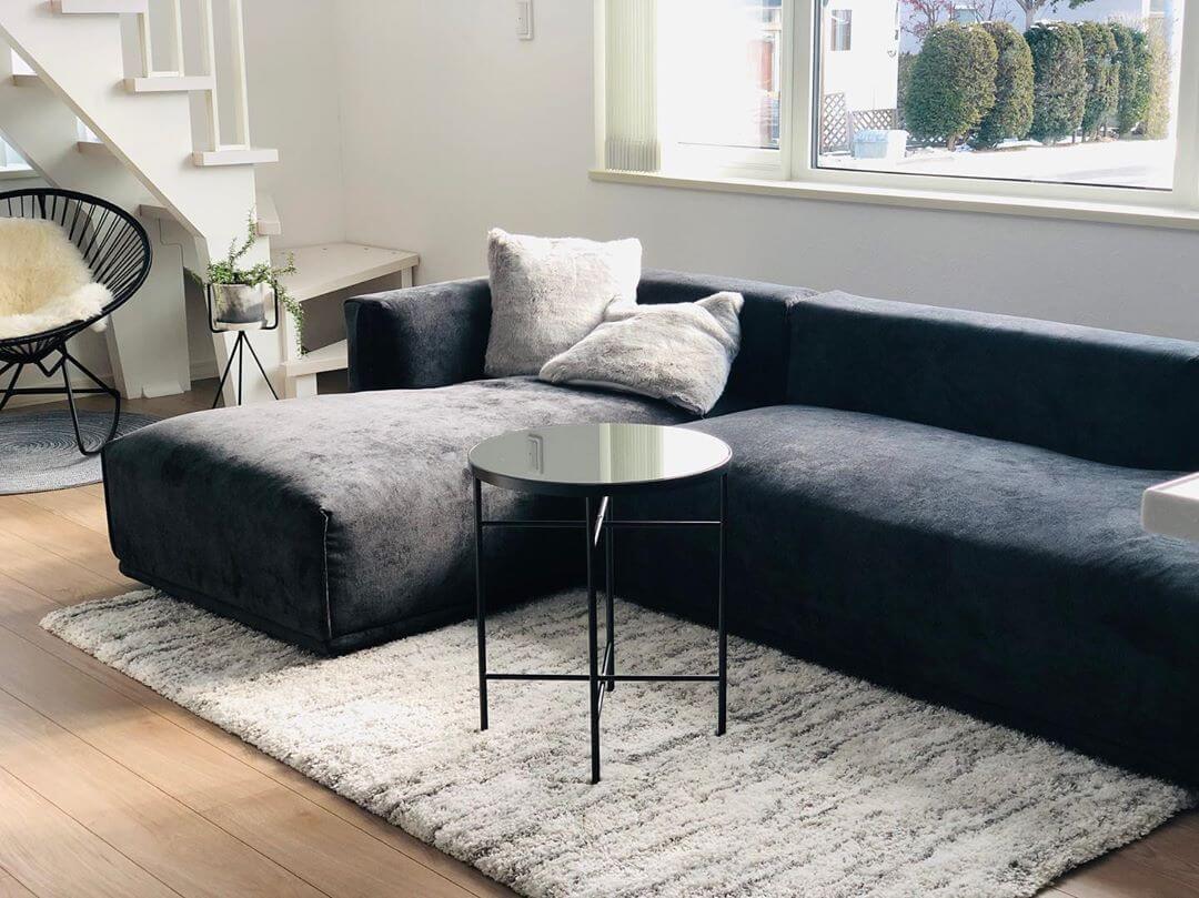 ブラックコーデがモダンなリビングルーム | Francfranc（フランフラン