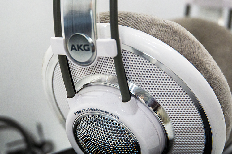 AKG K701 レビュー】澪ホンだこれ。音楽を純粋に楽しむことができる