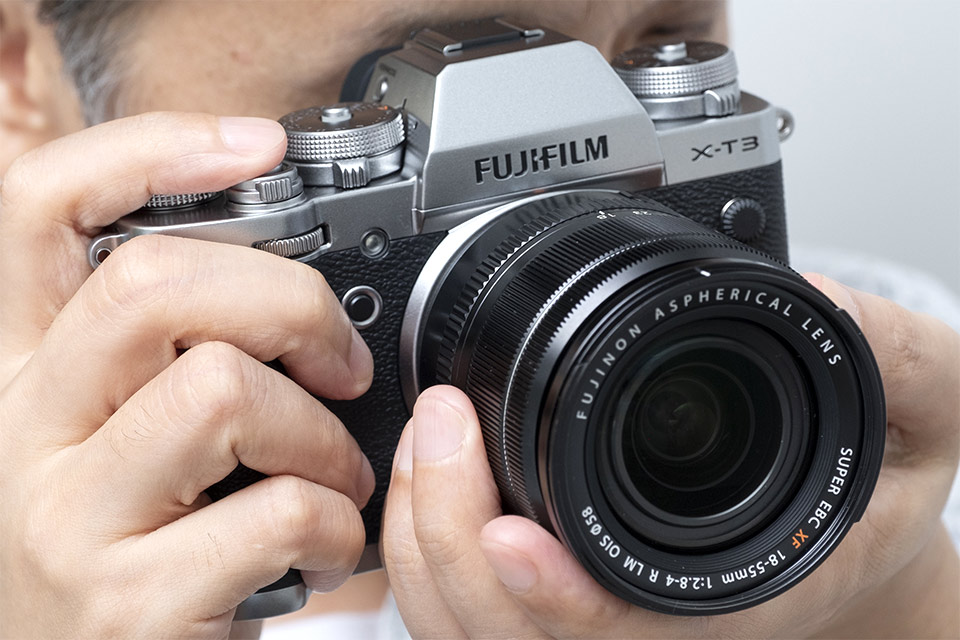 クラシカルなフォルムで人気のミラーレスがさらに進化「富士フイルム X