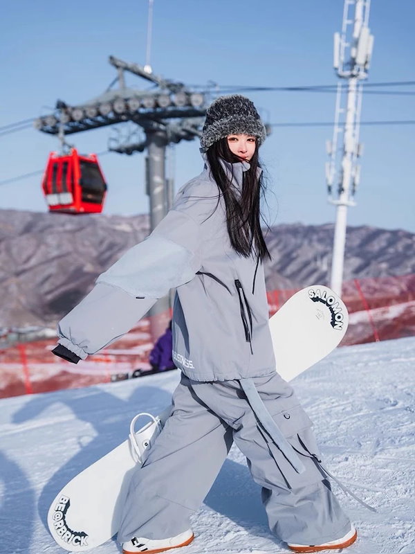 Qoo10] スノーボードウェア 上下セット レディー