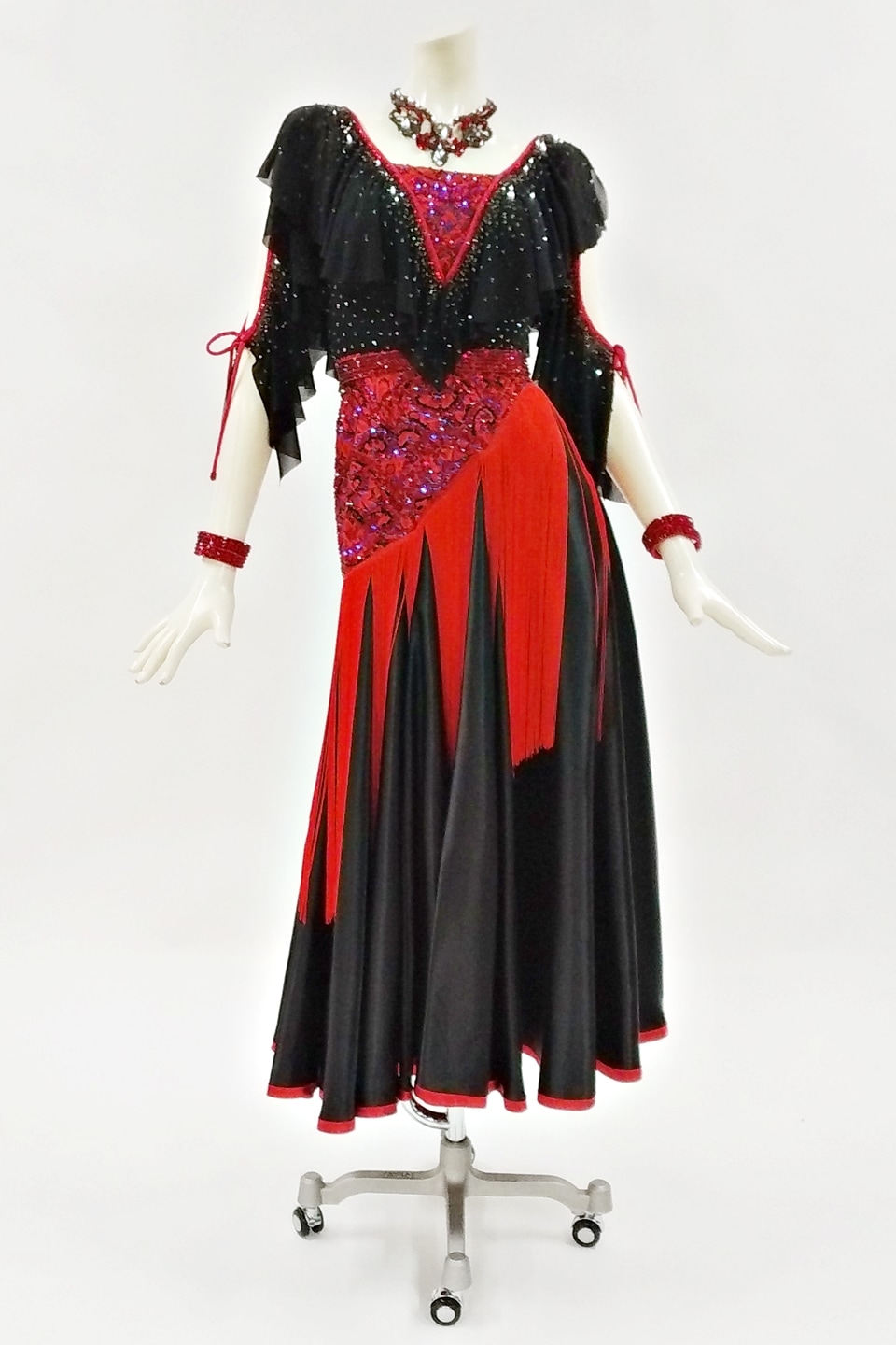 社交ダンス用ピンクと黒のフリルドレス 社交ダンスドレス⁄ピンクと黒