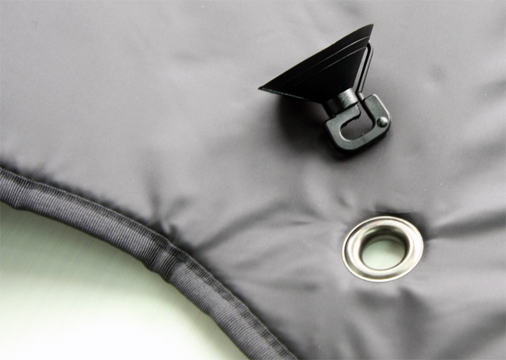 ハイエース専門店 ユーアイビークルのハイエース 遮光パッド専用吸盤