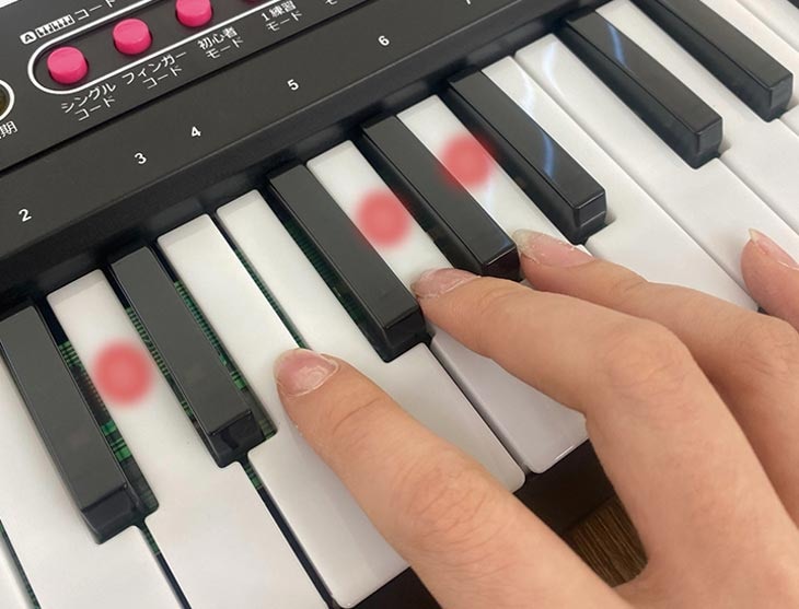 ガイド機能付き電子ピアノ 楽譜スタンド マイク付き｜ファミリー