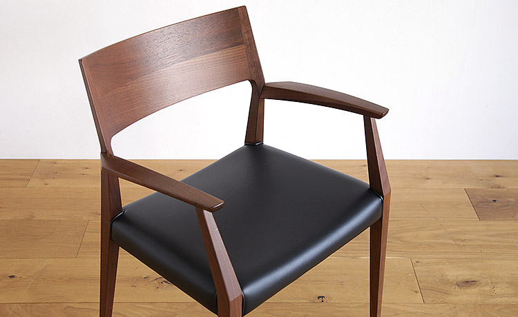 展示特価】 日進木工 ダイニングチェア 2脚セット アームチェア/肘付き