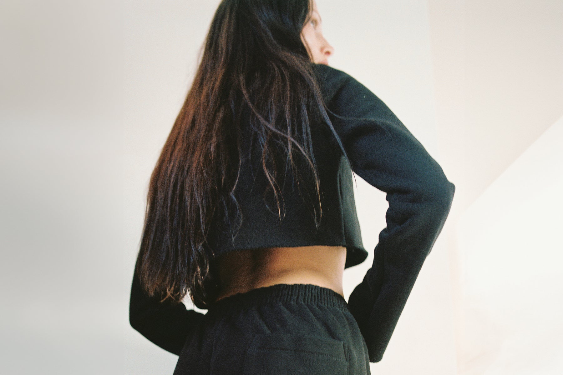 Joanna Crop Sweatshirt - Black | GIL RODRIGUEZ