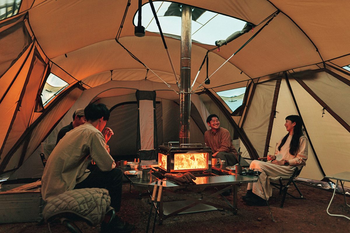 スノーピーク初の構造、最高峰の薪ストーブ付シェルター | GOETHE