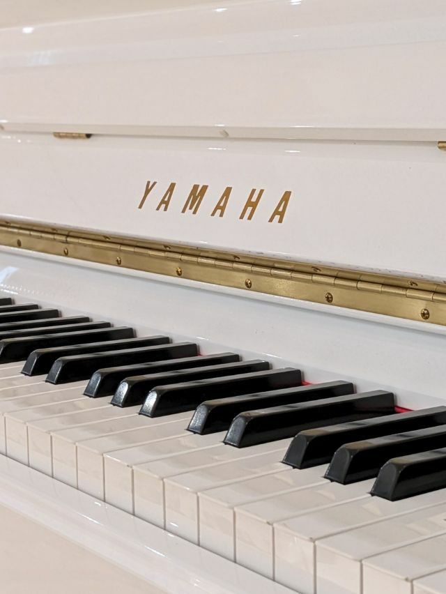 YAMAHA（ヤマハ） MC10A 中古ピアノ シンプルなホワイトピアノ | 中古