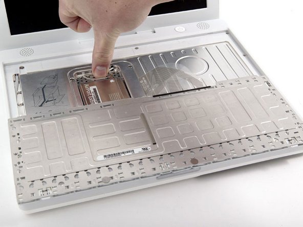 iBook G4 12インチ 800 MHz-1.2 GHz キーボードの取り外し - iFixit