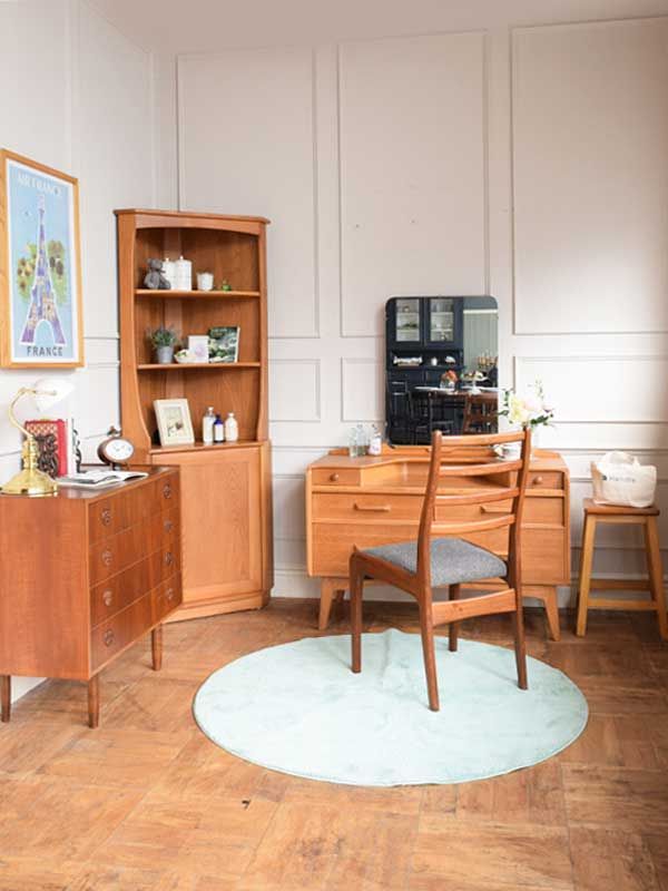 イギリスから届いたアンティークの椅子、ナチュラルな雰囲気の可愛い