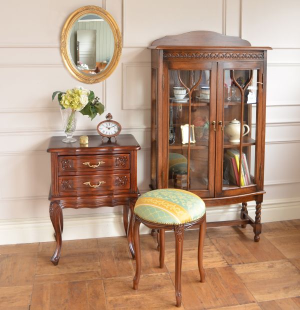 アンティーク家具屋が選んだ、アンティーク風のスモールチェスト(y-283