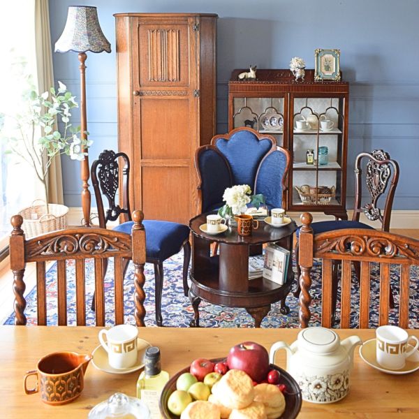 イギリスから届いたアンティークのおしゃれなテーブル、オールドパイン