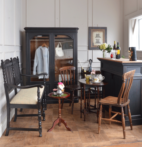 ジャコビアン様式がカッコイイ、オーク材のアンティークセティ（ソファ