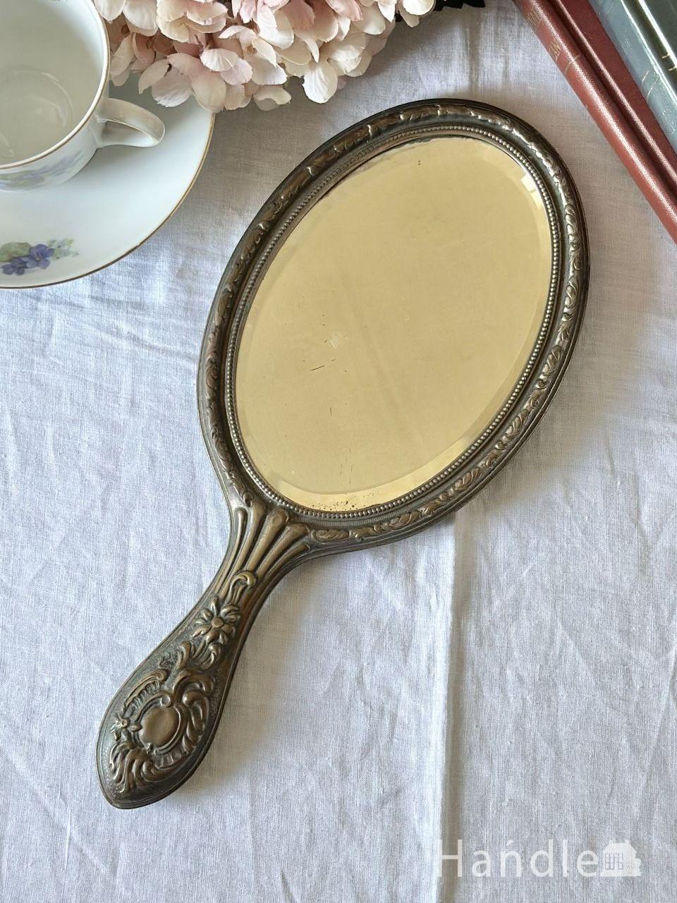 英国アンティークのおしゃれな壁掛け鏡、ドットの模様がデザインされた