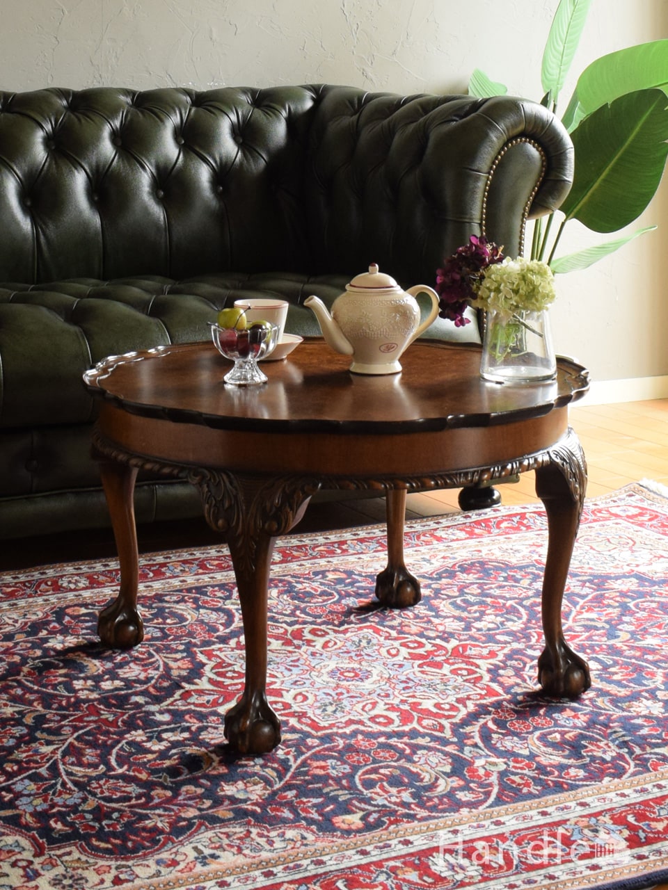 お花の形のアンティークテーブル、ウォールナット材のおしゃれな