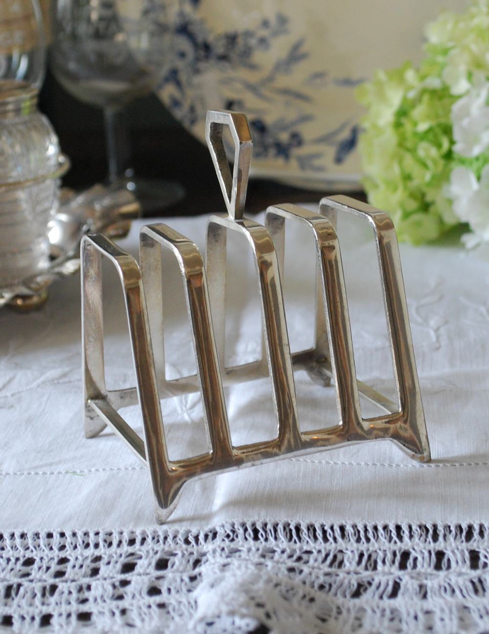 英国の銀食器、アンティークシルバーのブレッドスタンド（トースト