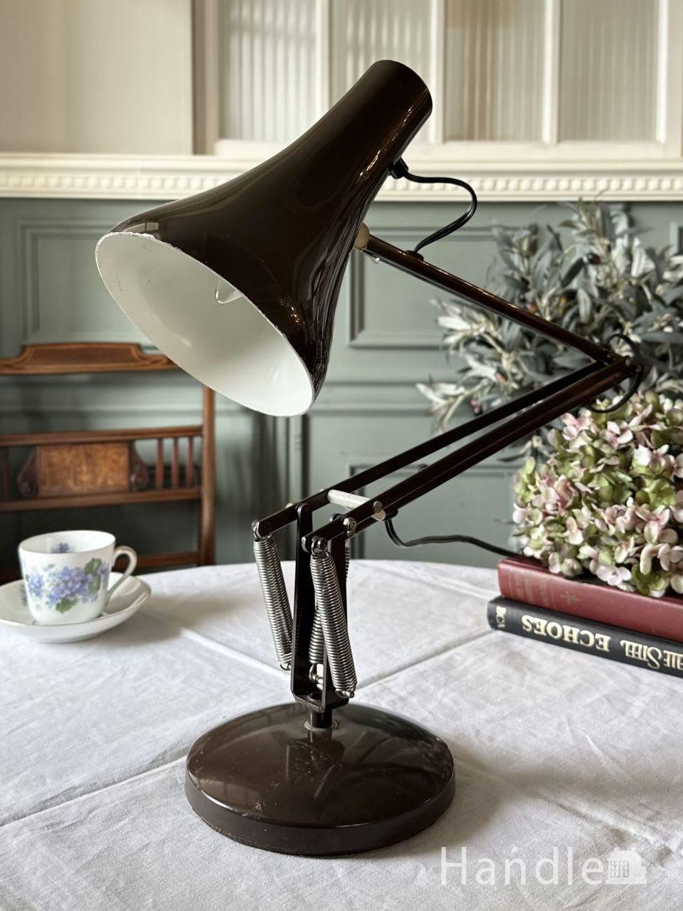 イギリスから届いたブラウン色のビンテージランプ、アングルポイズ