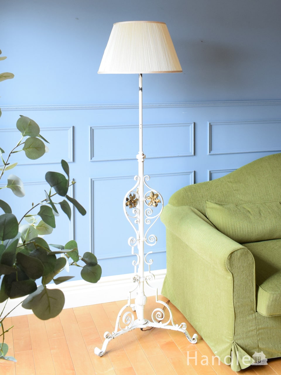 アンティークのフロアスタンド、イギリスで見つけたおしゃれな照明器具