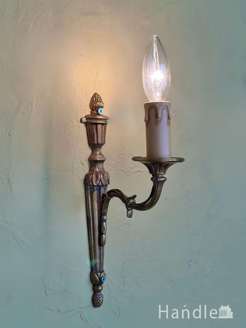 フランスのアンティーク照明、とっても珍しい陶磁器×ミルクガラスの壁