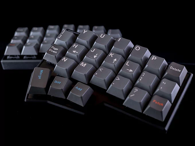 ぺかそ&びあっこが厳選！2024年最新クセ強自作キーボード | PFU