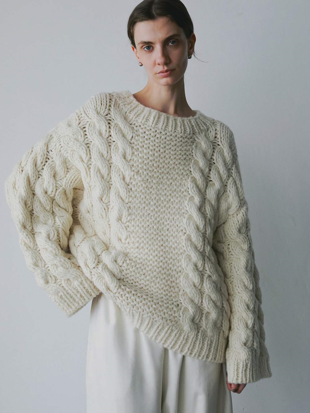 ハンドケーブルニットプルオーバー | Knit | HER. Online Store