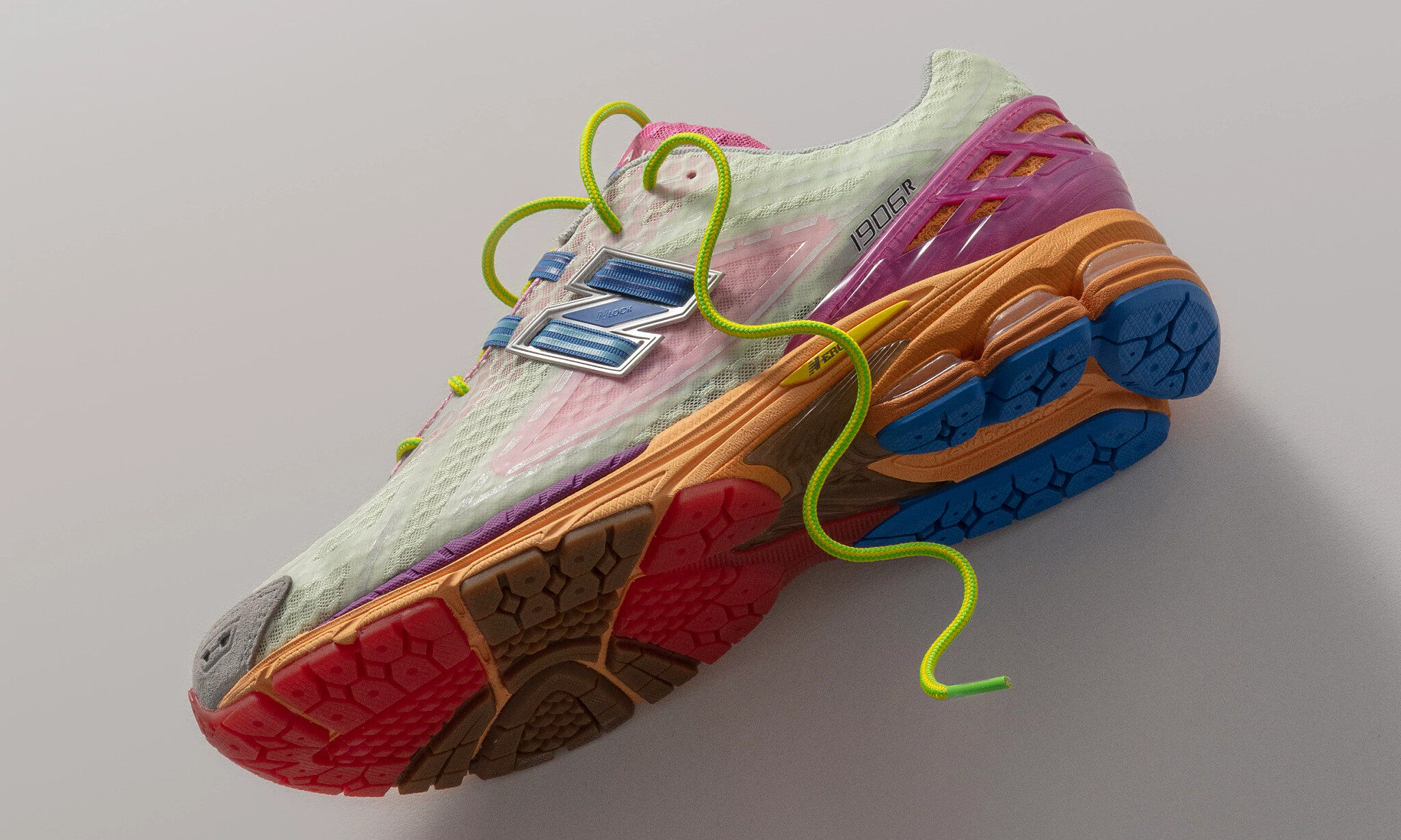 ACTION BRONSON x NEW BALANCE 1906R」発売。ローズウォーターとブルー