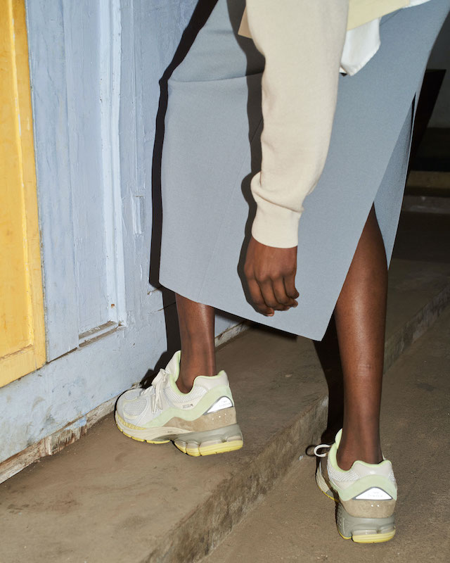 AURALEE × New Balance 再タッグ。2002Rコラボモデル発売