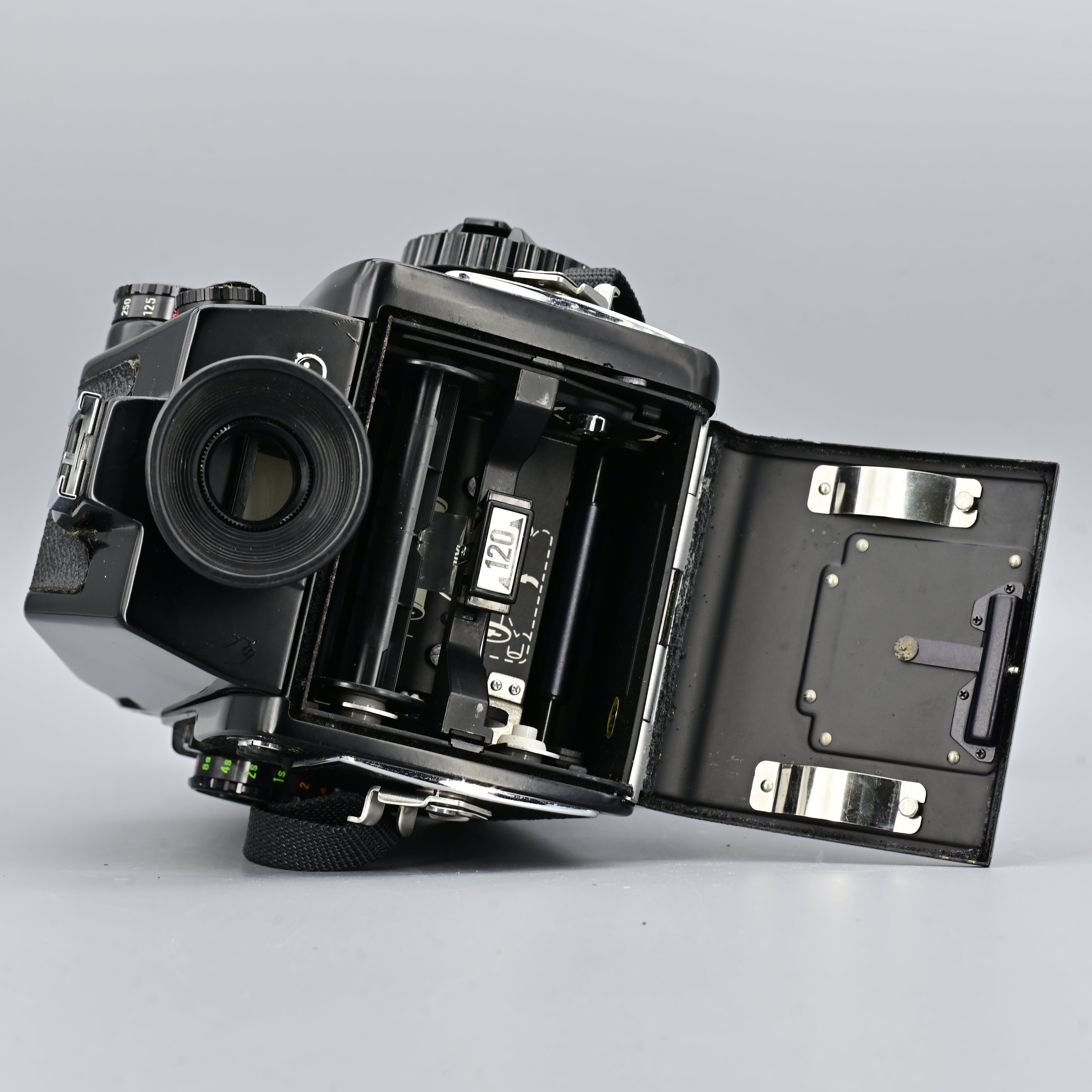 Mamiya M645 + Sekor C 150mm F3.5 Lens – SHOWA