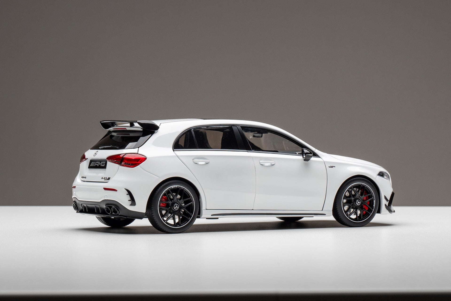 Kiloworks 1:18 Mercedes-Benz AMG A45 S White LHD KLW000303