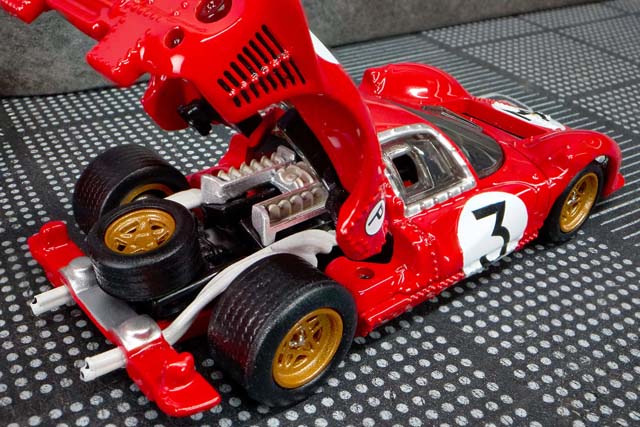 ELITE64シリーズの1967 FERRARI 330 P4即完売＆2025 Formula 1 Team