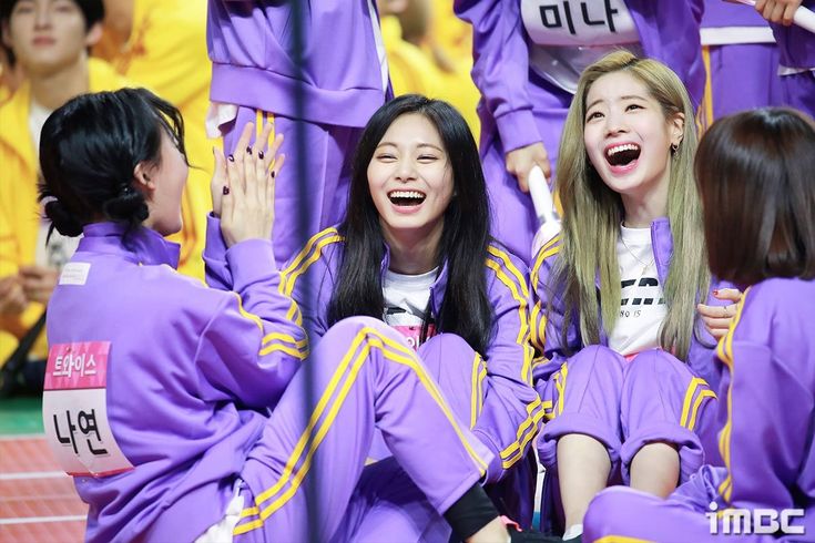 TWICE MBC ISAC 2019 #Tzuyu #Nayeon #Dahyun | Twice 集合写真, 紫