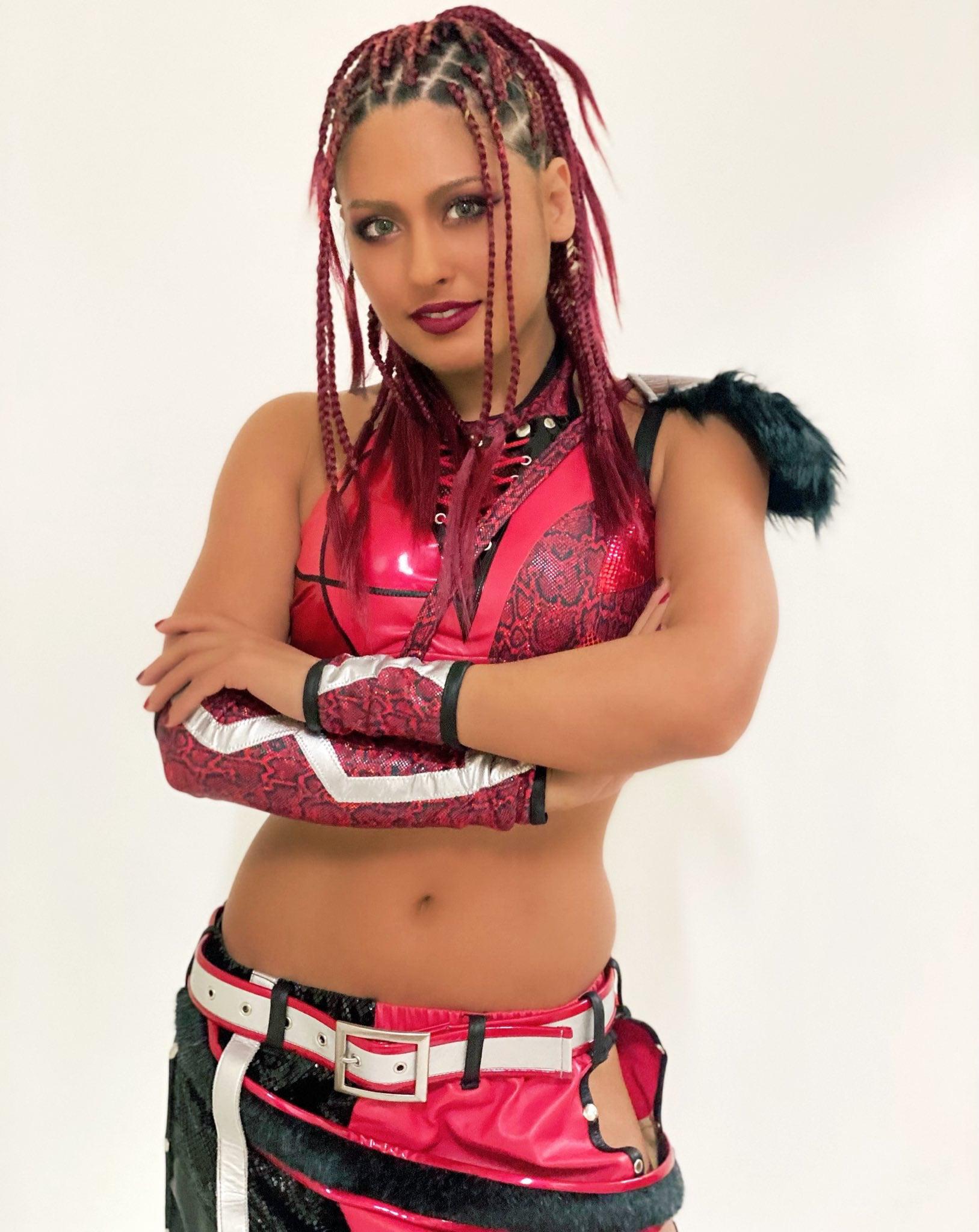 STARDOM] ジュリアがまた髪型変えたみたい : r/SquaredCircle