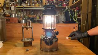 1933s Coleman 242 NL vintage lantern Ignition 点火動画 - YouTube