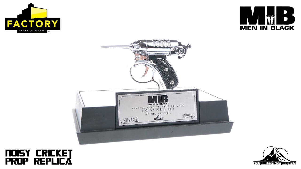 Men In Black NOISY CRICKET Prop Replica Video Review - YouTube