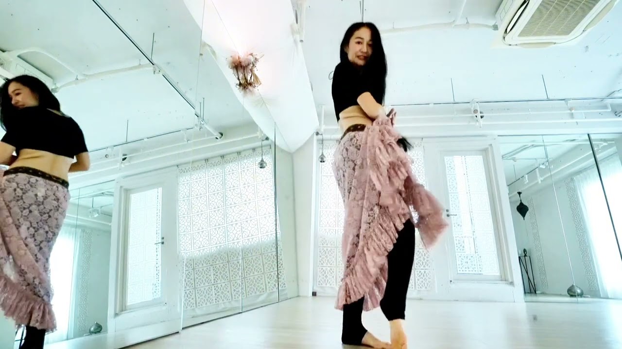 ダンスウェア紹介 BANU ROSA スカートとトップス - YouTube