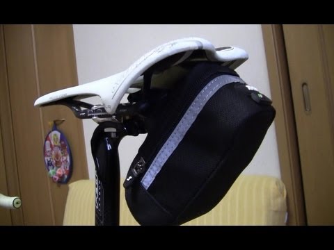 SCICON（シーコン） ピンローラー695 2.1 サドルバッグの脱着 - YouTube