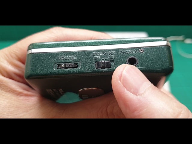 Aiwa HS-PX547 personal cassette player Walkman Green version