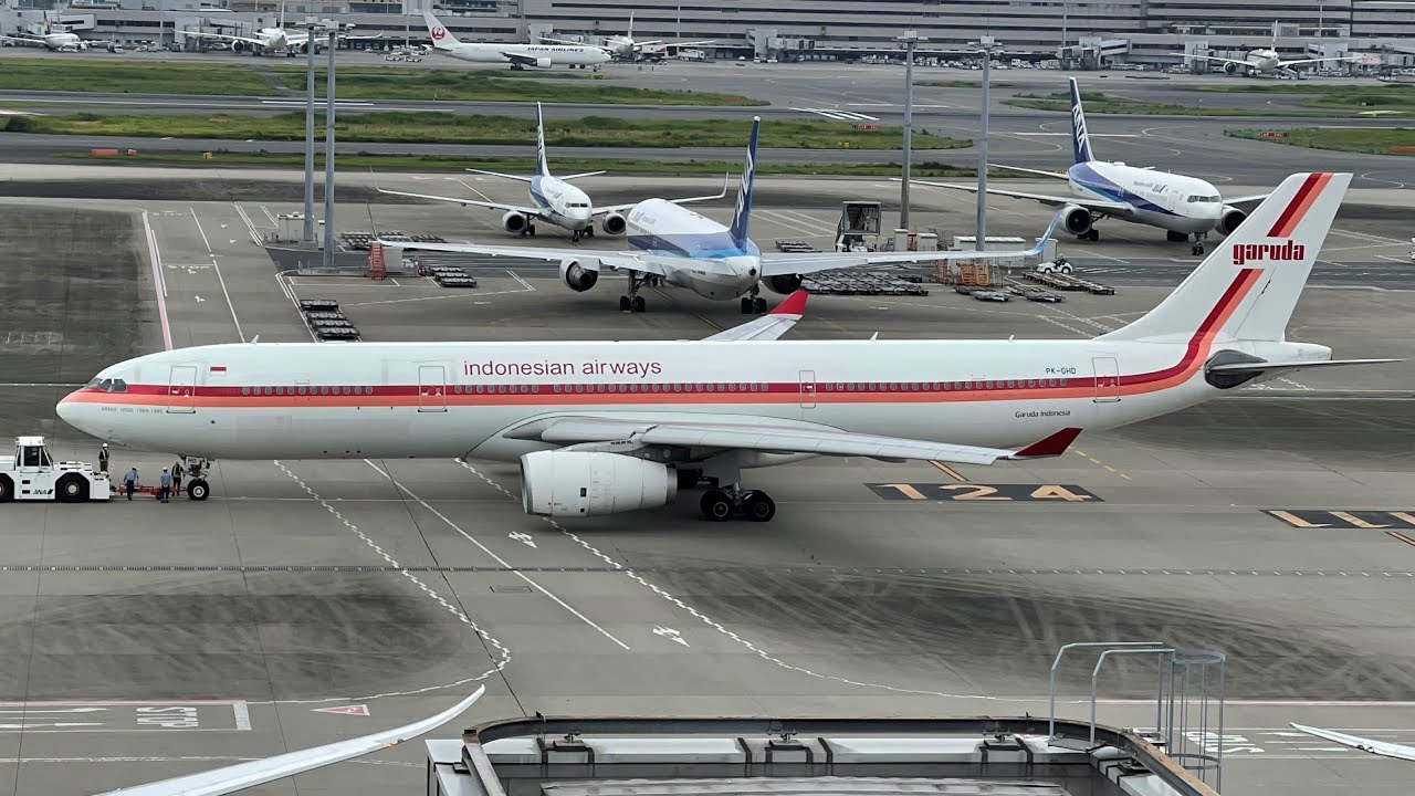 Garuda Indonesia Retro Livery Airbus A330-300 PK-GHD Pushback and