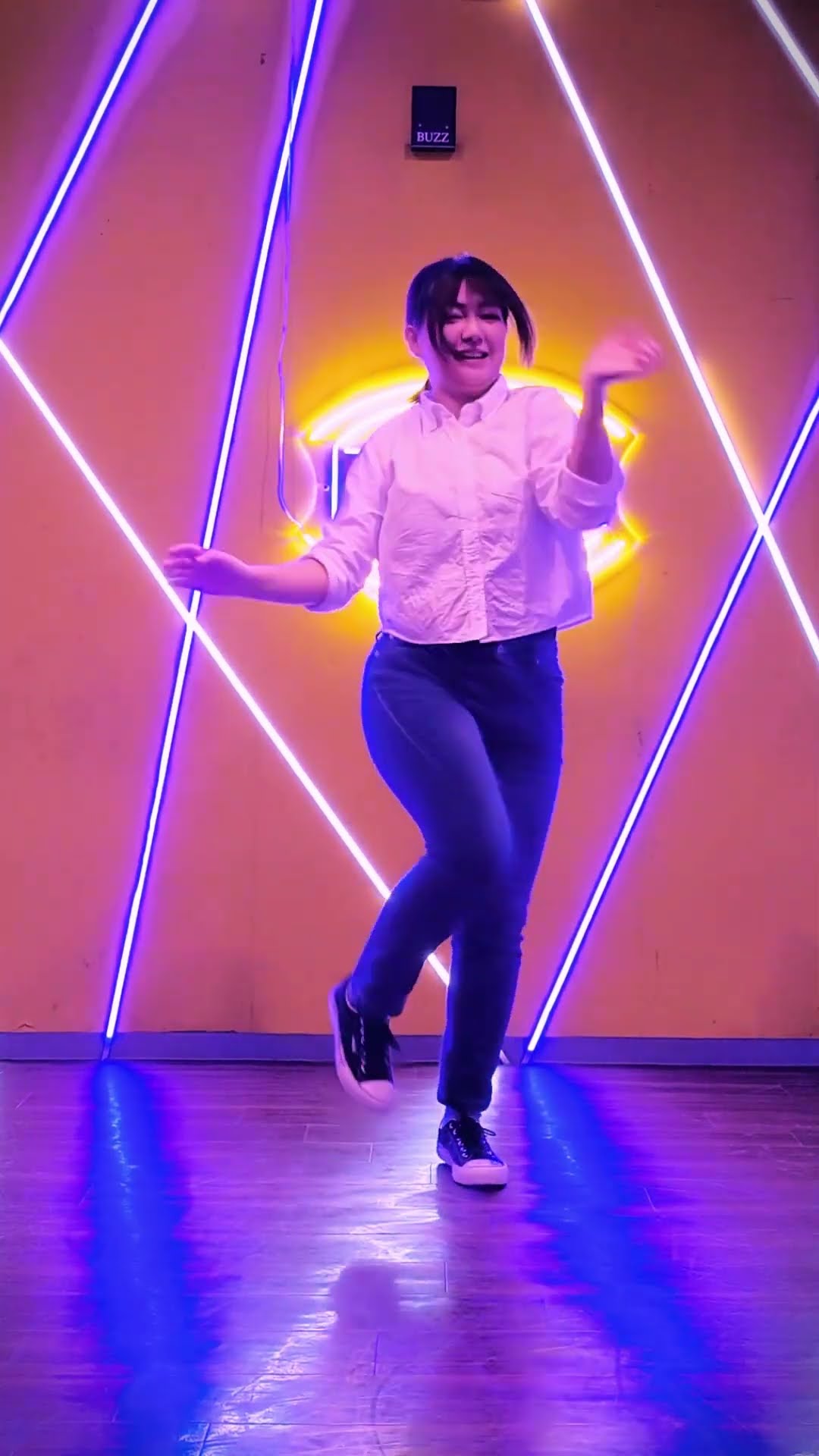 B-GIRL AKIRA aka あきら様 - YouTube