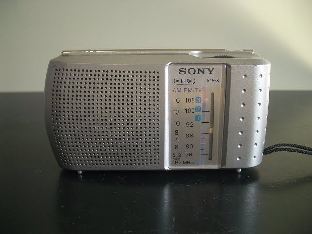 SONY ソニー「ポータブルラジオ・ICF‐8」 FM / AM - YouTube