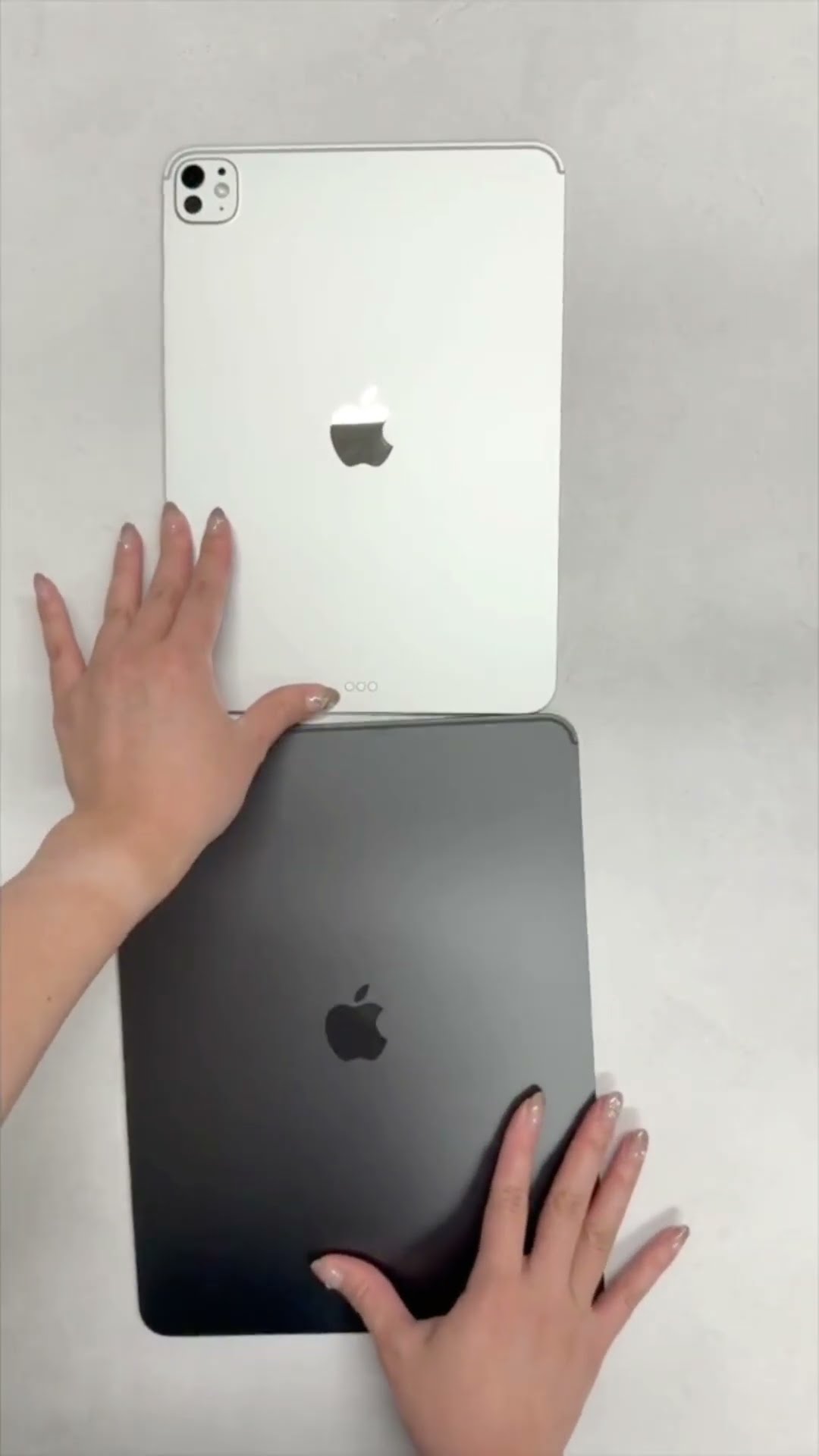 新型iPad Pro（M5）の2機種開封！ 大きさも色も迷う〜！ - YouTube