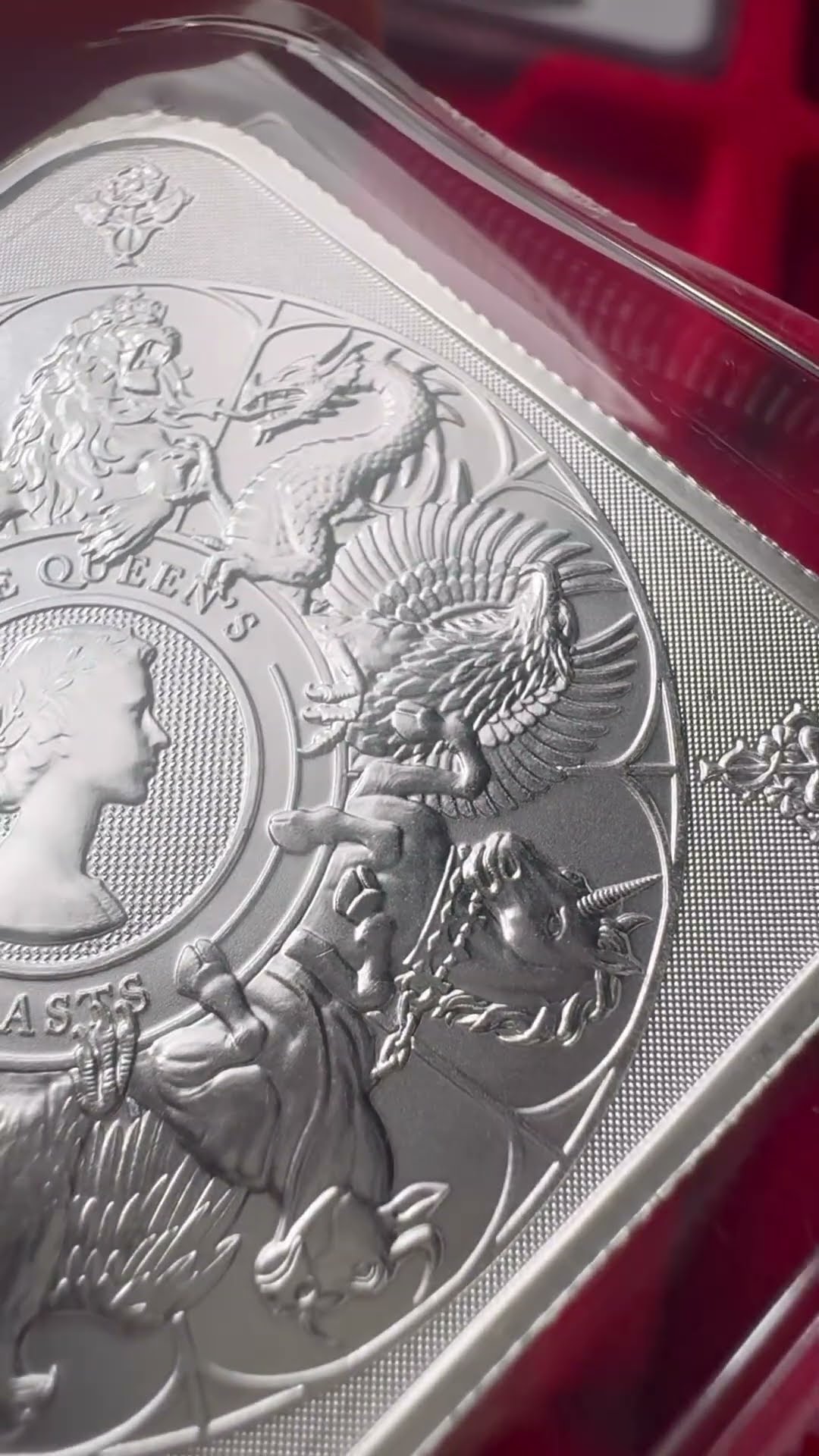 ファーストソブリン】🇬🇧イギリス 2025 クイーンズビースト