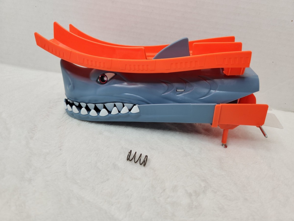 Hot Wheels Ultimate Garage Shark Attack FTB69 2018 -The Shark w
